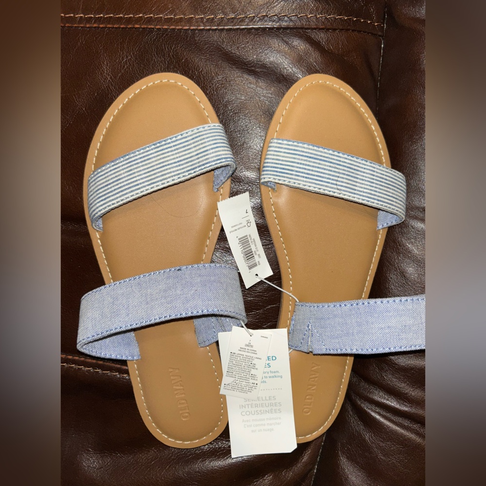 NWT old navy flat sandals - size 7